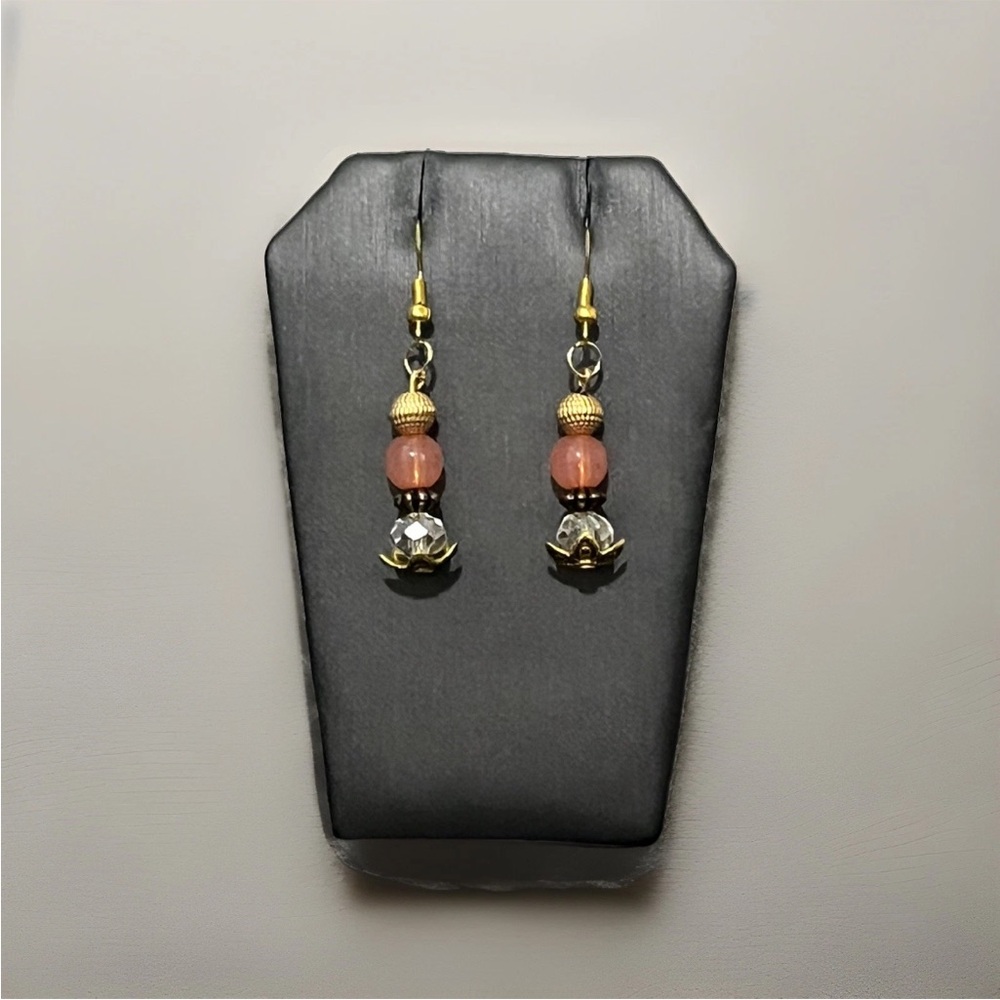 Pink and gold beaded earrings with flower detail #boho #festival #earrings